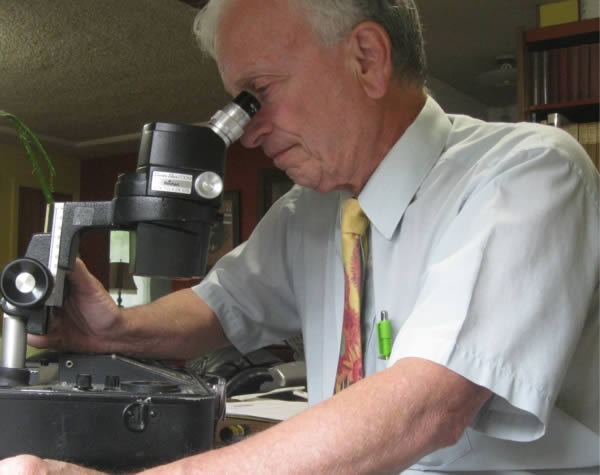 Ken Burchell - Gemologist